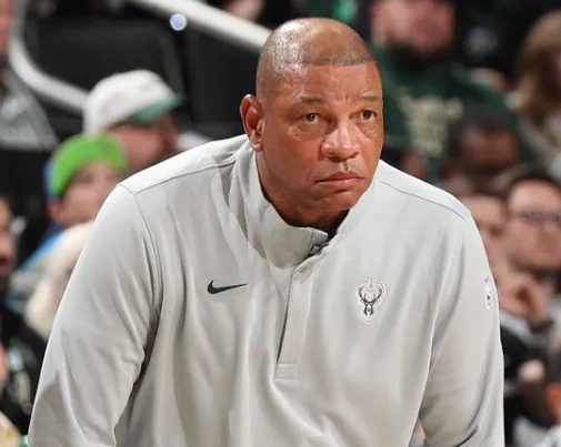 jiuyou-里弗斯：伤病、字母哥的交易传言是雄鹿本赛季失败的原因